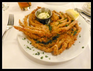 Crabes mous frits (fried soft shelled crabs)